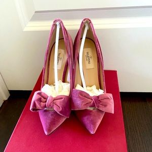 Brand New Pink Valentino Pumps size 36.5
